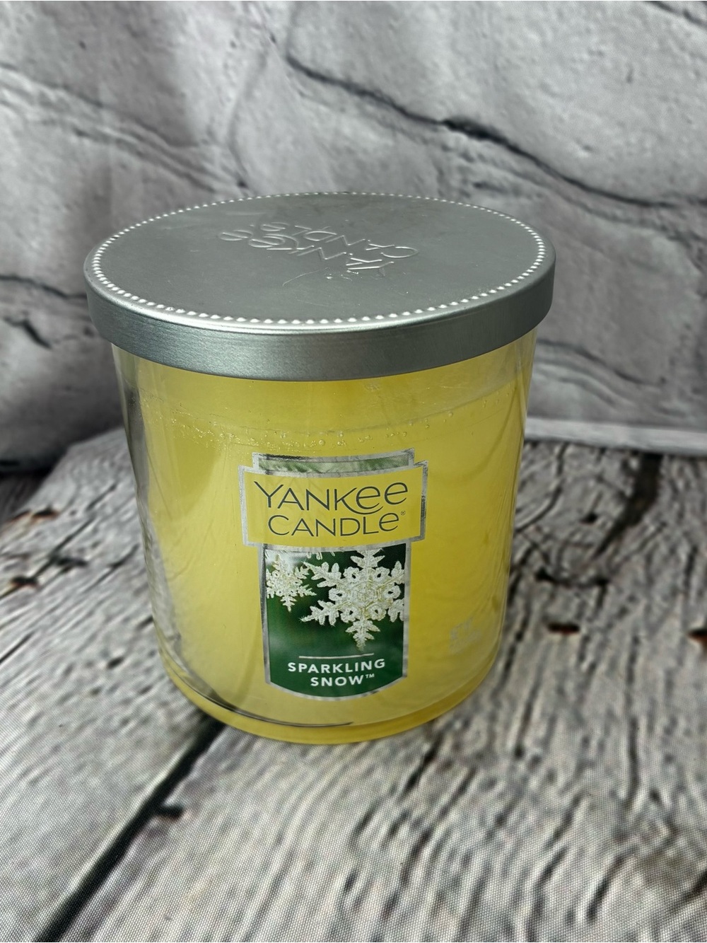 Yankee Candle Sparkling Snow Winter Holiday Christmas Candle 7 Oz NEW 35-55 hrs